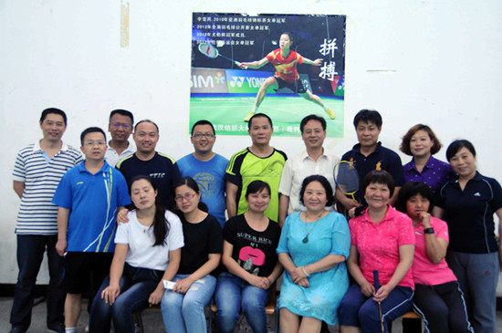1464929350282081389.jpg 图书馆后勤羽毛球联谊赛3.jpg